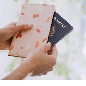 Kristina Lubinski Travel Wallet